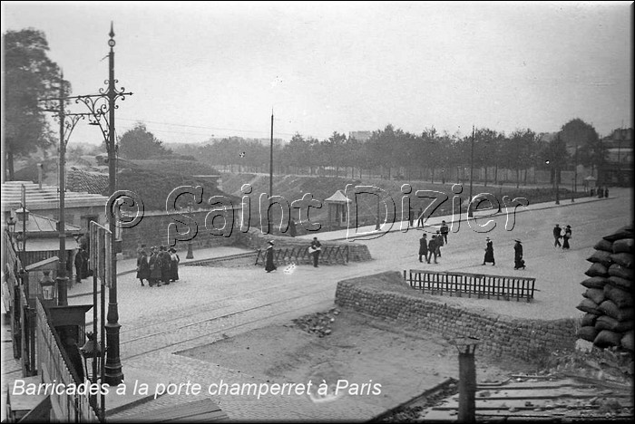 La Porte Champerret Barricades.jpg