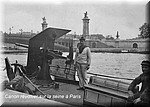 Marin avec un Canon Revolver Paris.jpg